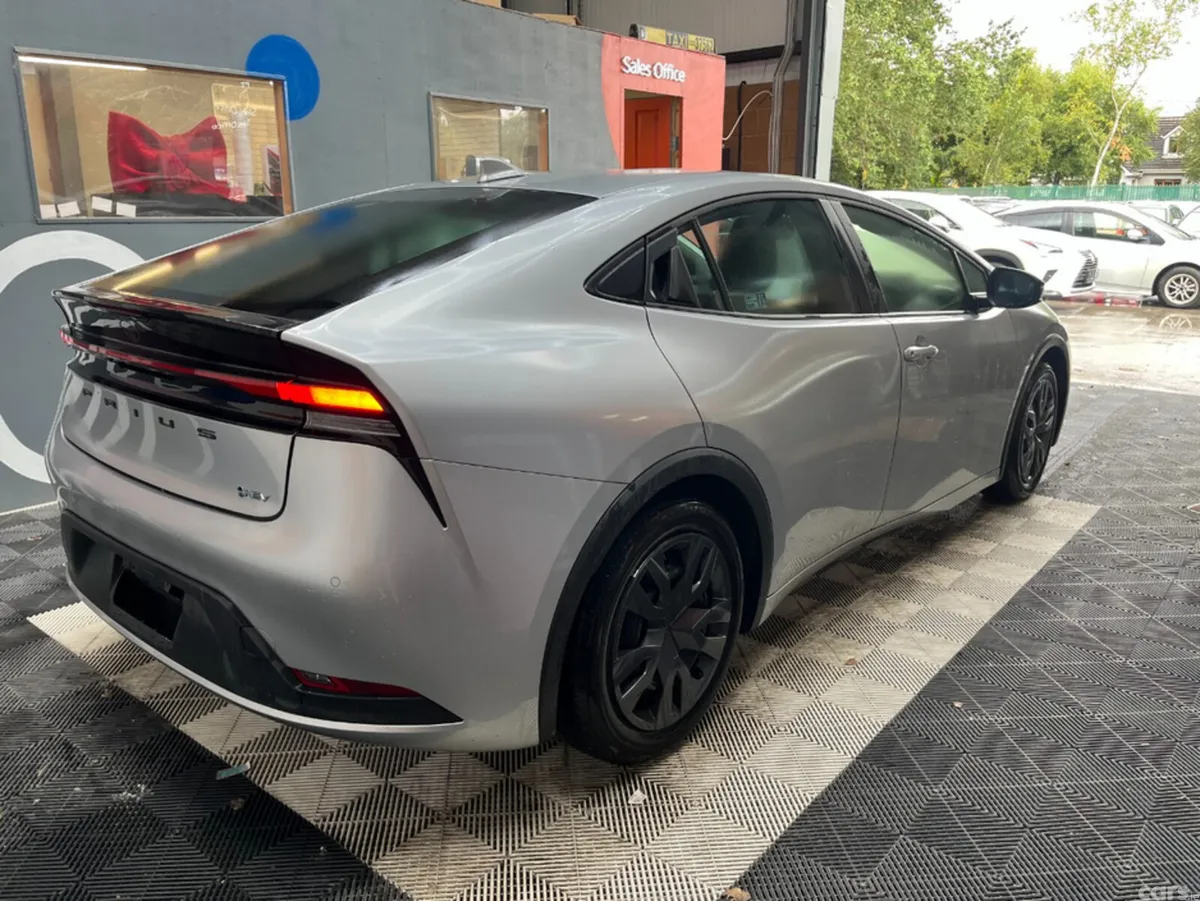 Toyota Prius Saloon, Petrol Hybrid, 2025, Silver