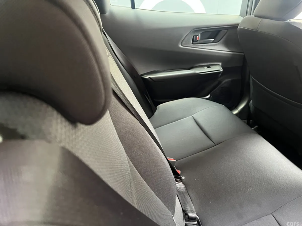 Toyota Prius Saloon, Petrol Hybrid, 2025, Silver
