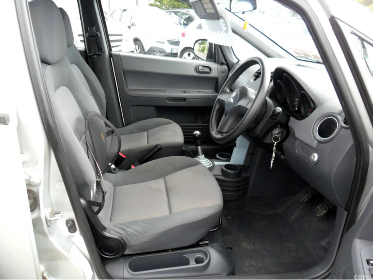 Mitsubishi Colt Hatchback, Petrol, 2005, Silver