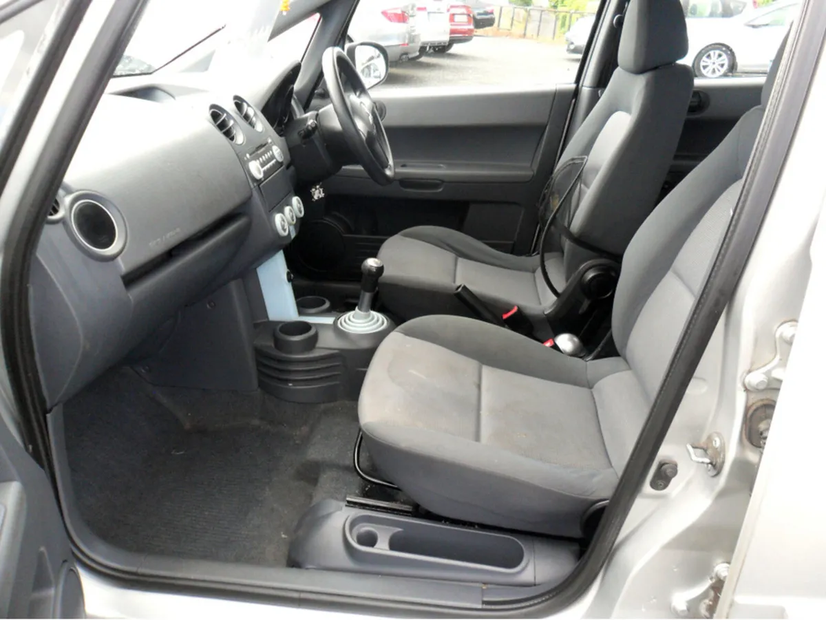 Mitsubishi Colt Hatchback, Petrol, 2005, Silver