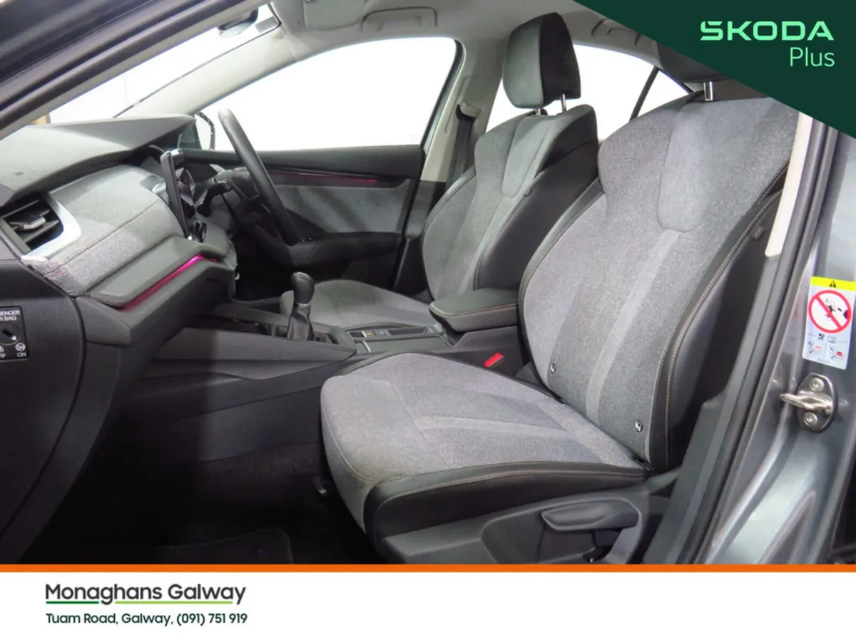 Skoda Octavia Hatchback, Diesel, 2024, Grey