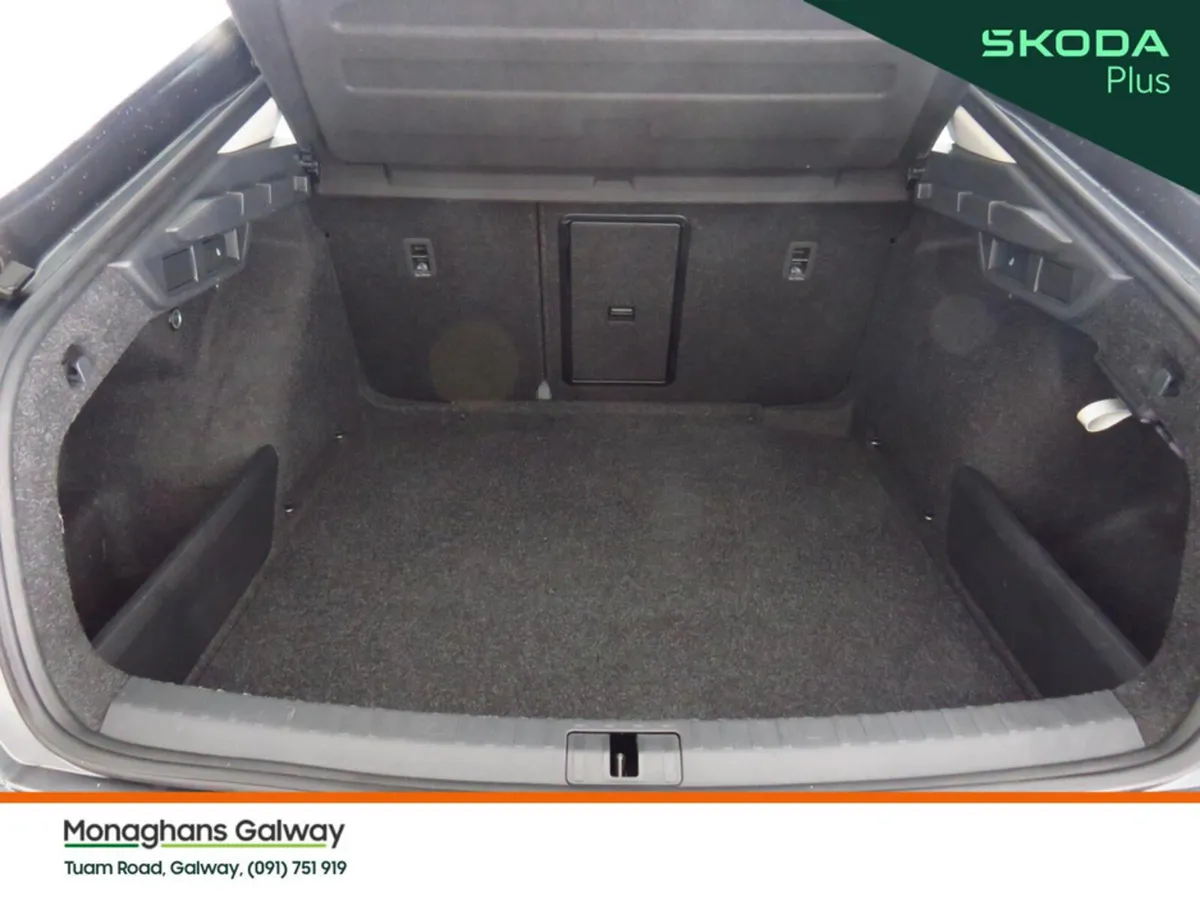 Skoda Octavia Hatchback, Diesel, 2024, Grey