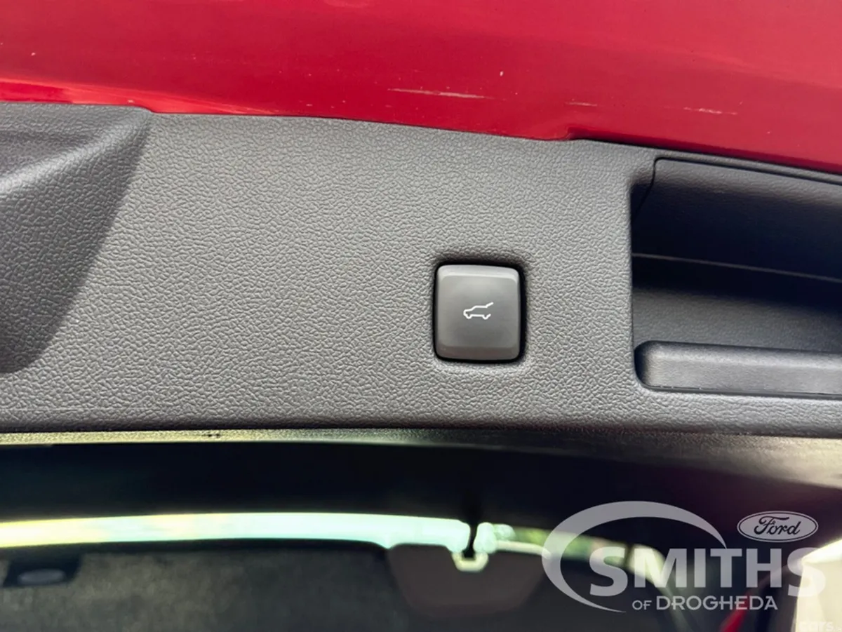 Ford Kuga MPV, Petrol Plug-in Hybrid, 2023, Red