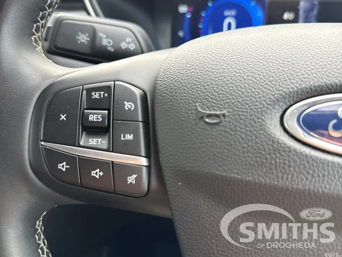 Ford Kuga MPV, Petrol Plug-in Hybrid, 2023, Red