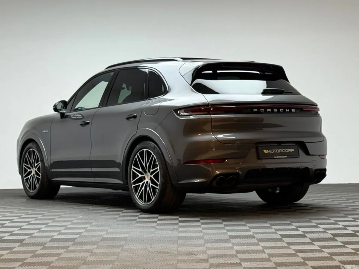 Porsche Cayenne SUV, Petrol Plug-in Hybrid, 2024, Grey