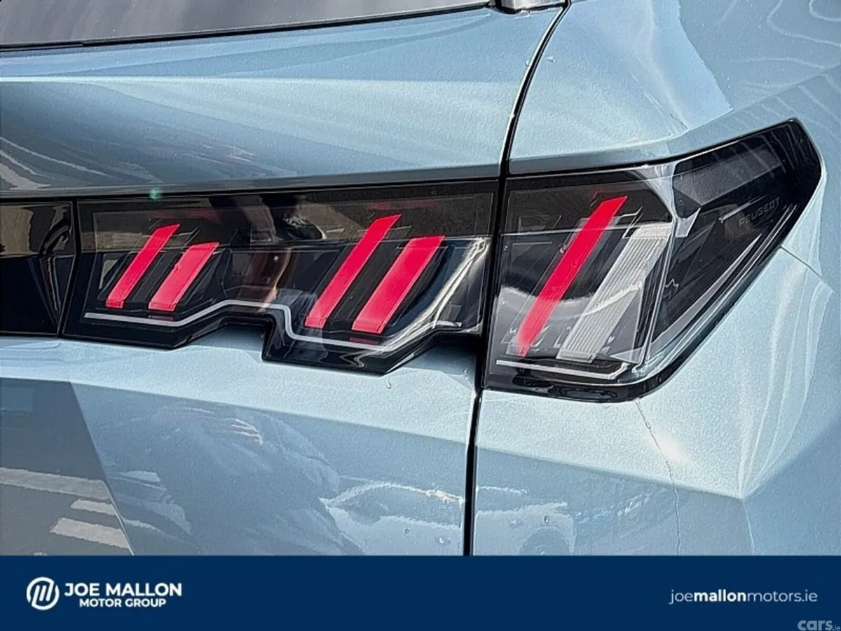 Peugeot 5008 MPV, Petrol, 2026, Blue