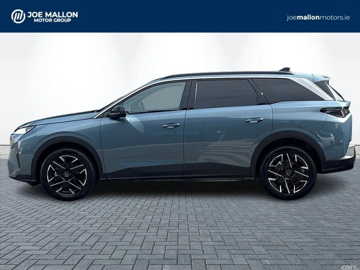 Peugeot 5008 MPV, Petrol, 2026, Blue