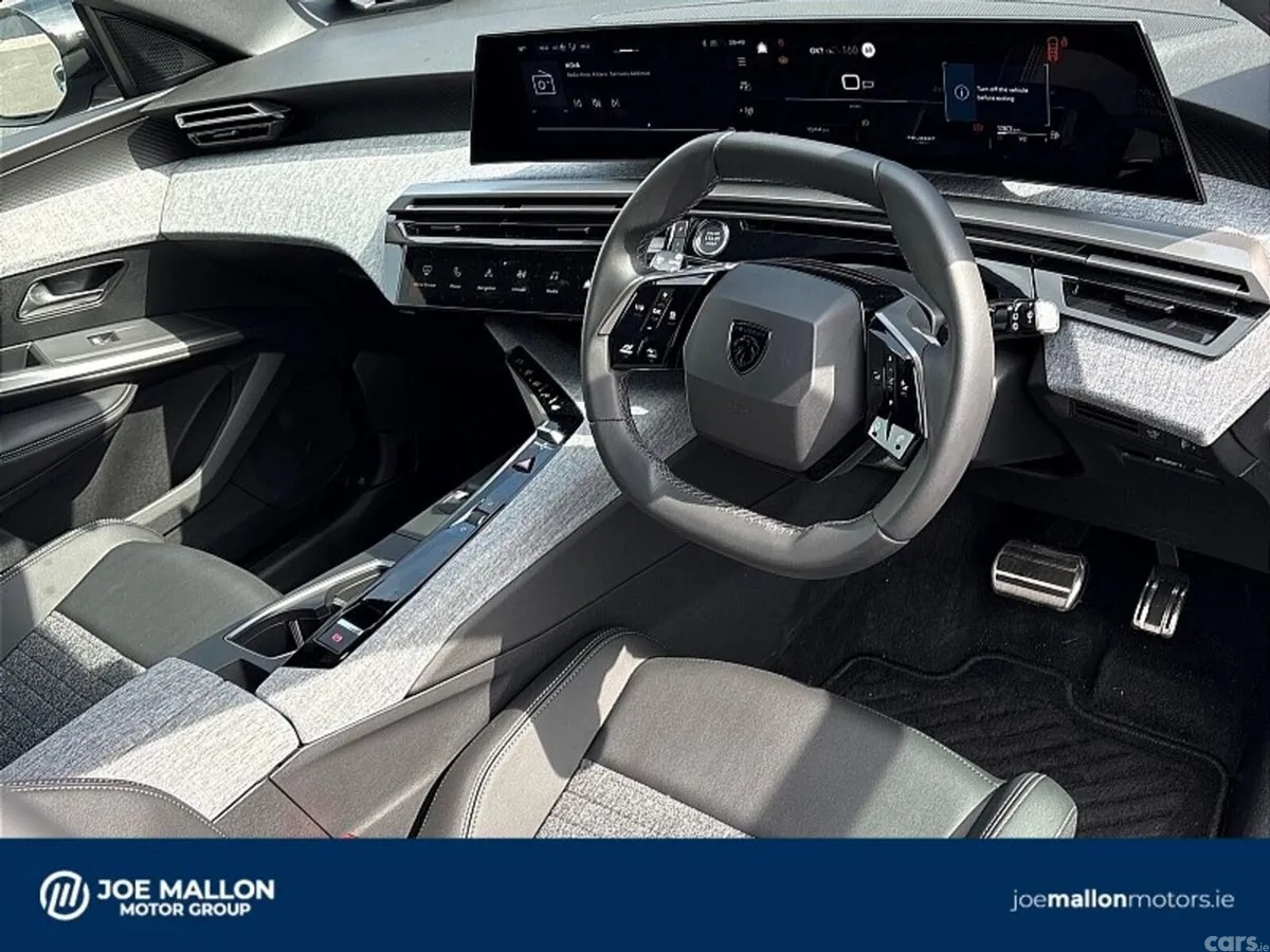 Peugeot 5008 MPV, Petrol, 2026, Blue