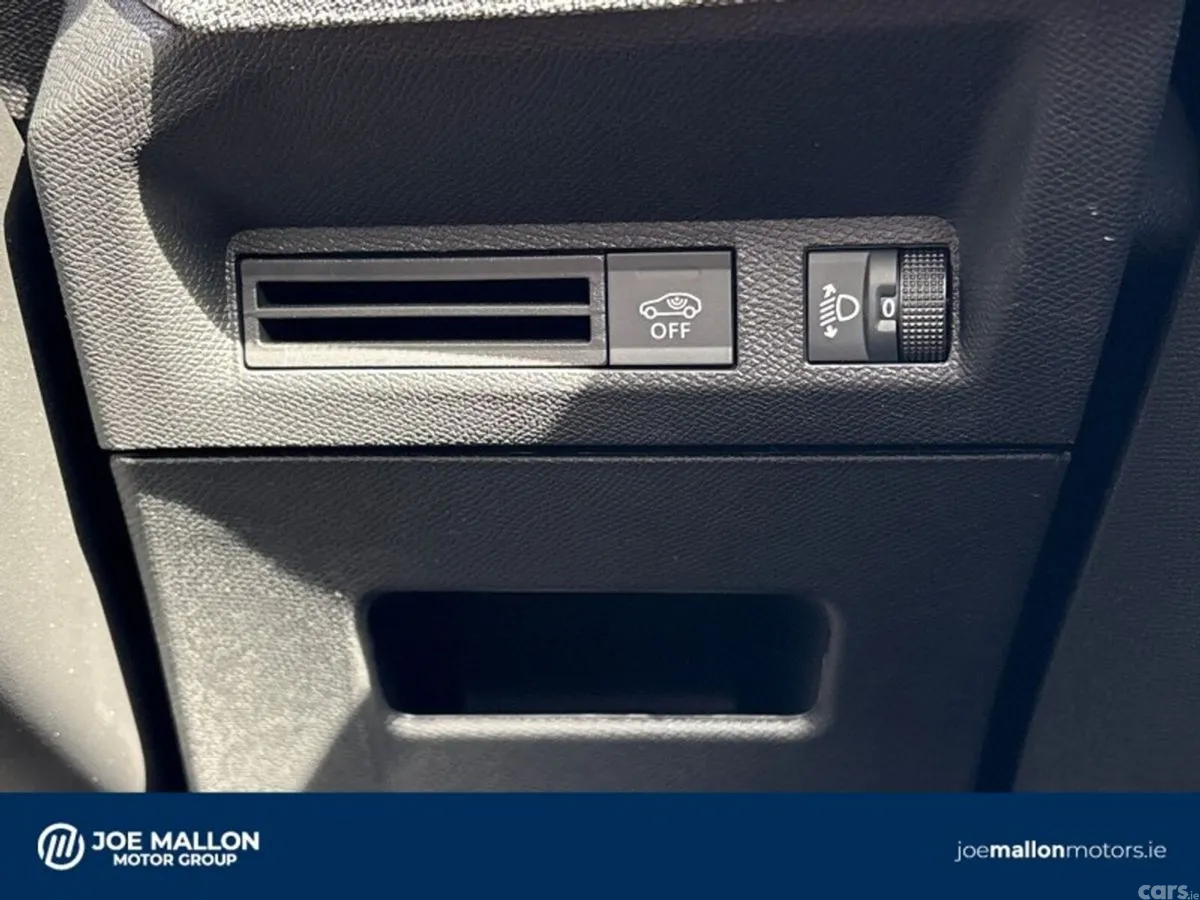 Peugeot 5008 MPV, Petrol, 2026, Blue