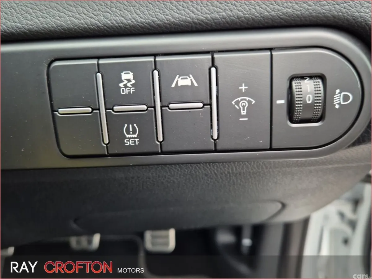 Kia Ceed Hatchback, Petrol, 2025, White