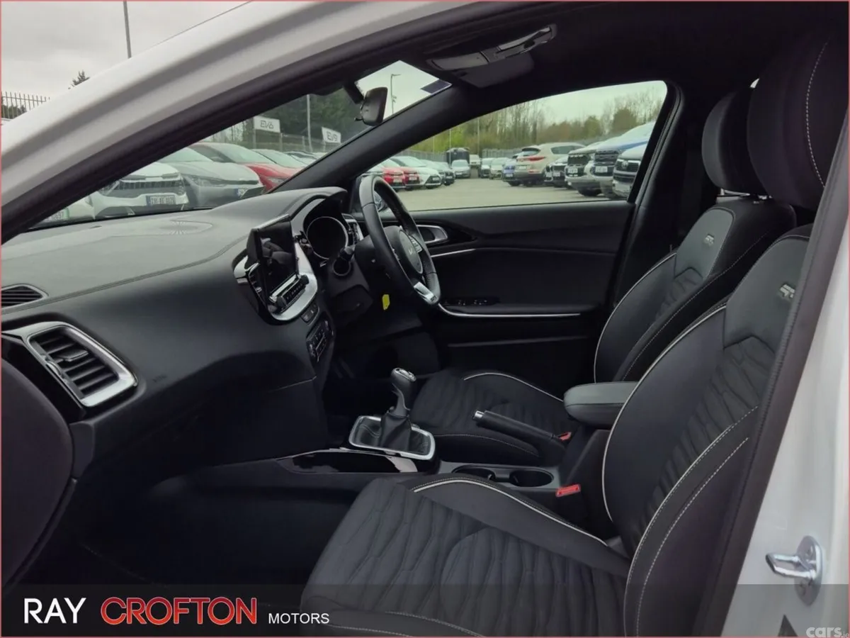 Kia Ceed Hatchback, Petrol, 2025, White