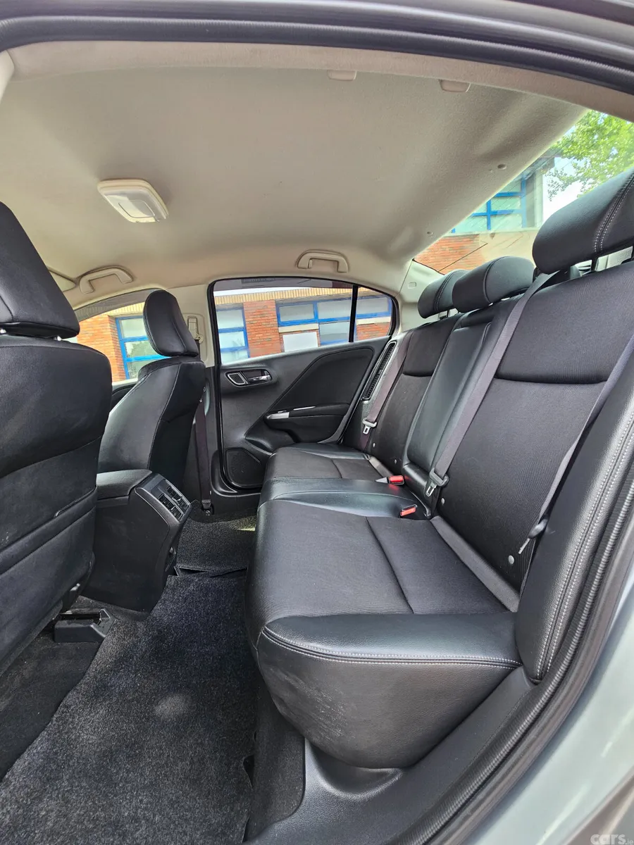 Honda Grace Saloon, Petrol Hybrid, 2015, Grey