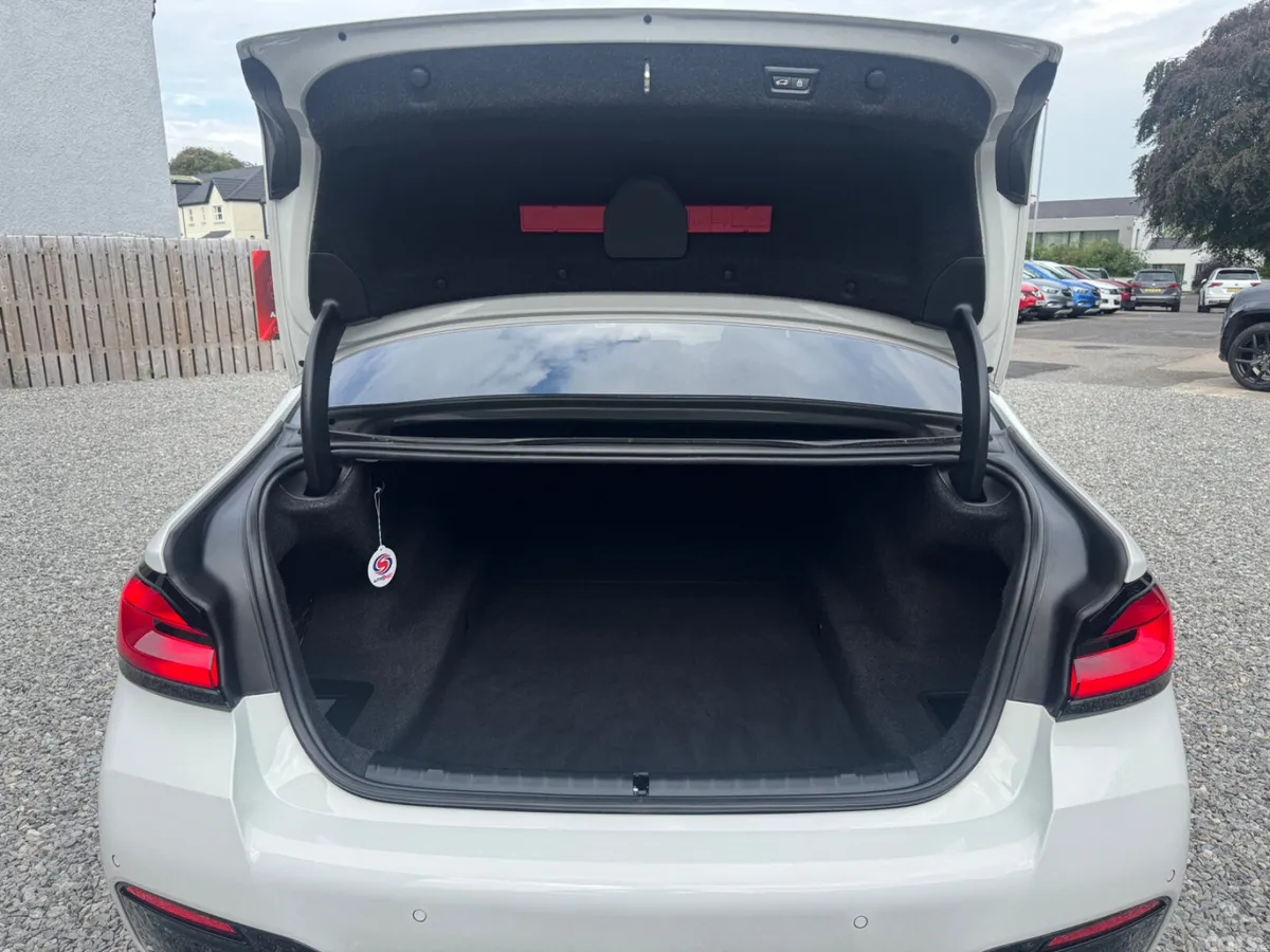 BMW 5-Series Saloon, Diesel Hybrid, 2021, White