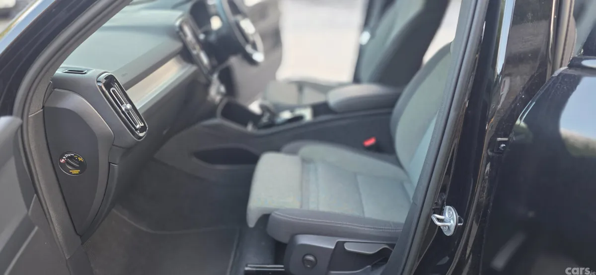 Volvo XC40 SUV, Petrol Plug-in Hybrid, 2023, Black