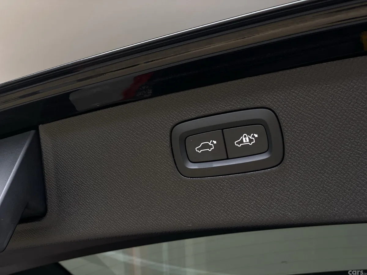 Volvo XC90 SUV, Diesel Hybrid, 2022, Black