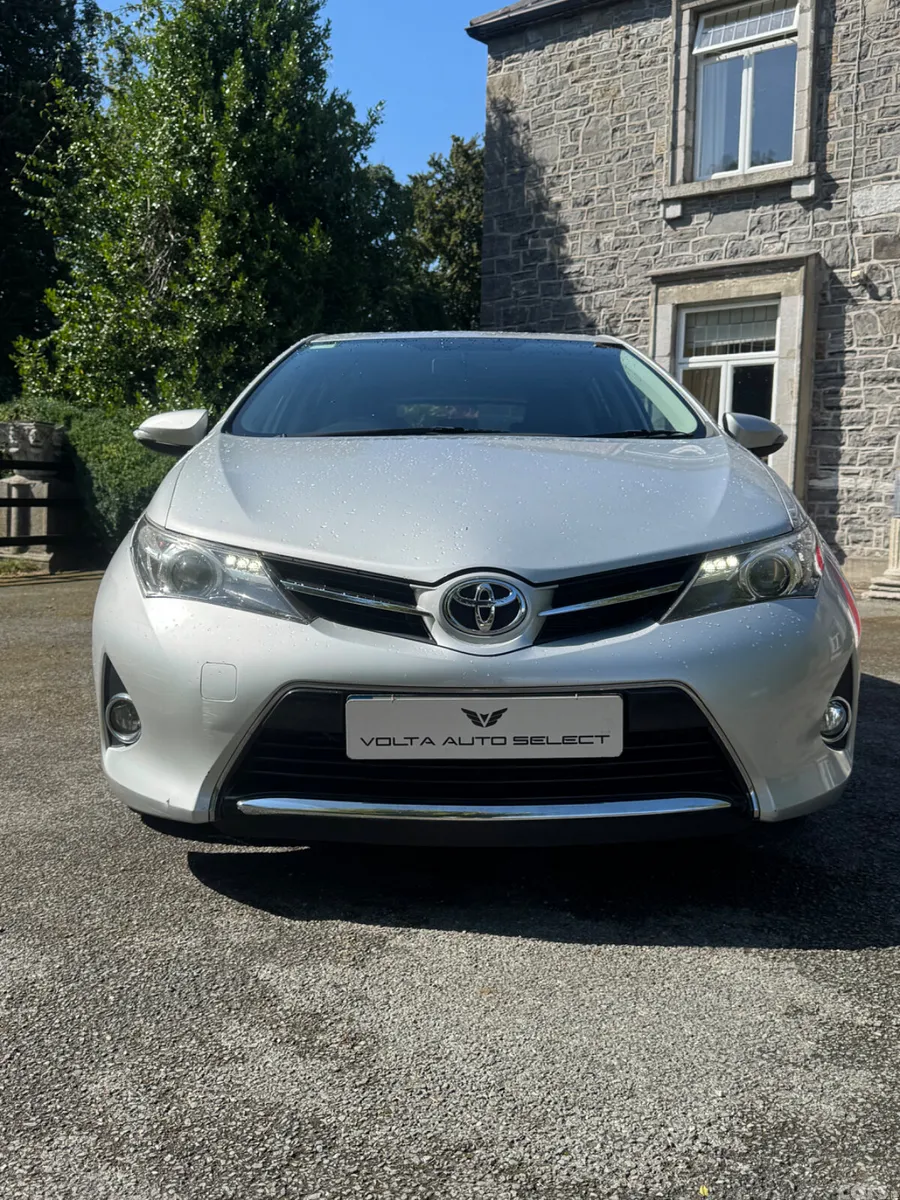 Toyota Auris Hatchback, Diesel, 2014, Silver