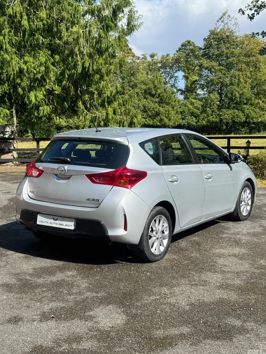Toyota Auris Hatchback, Diesel, 2014, Silver