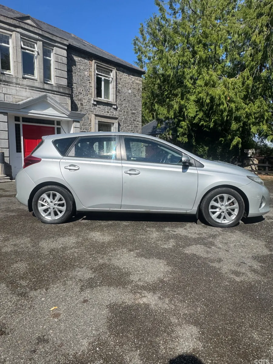 Toyota Auris Hatchback, Diesel, 2014, Silver