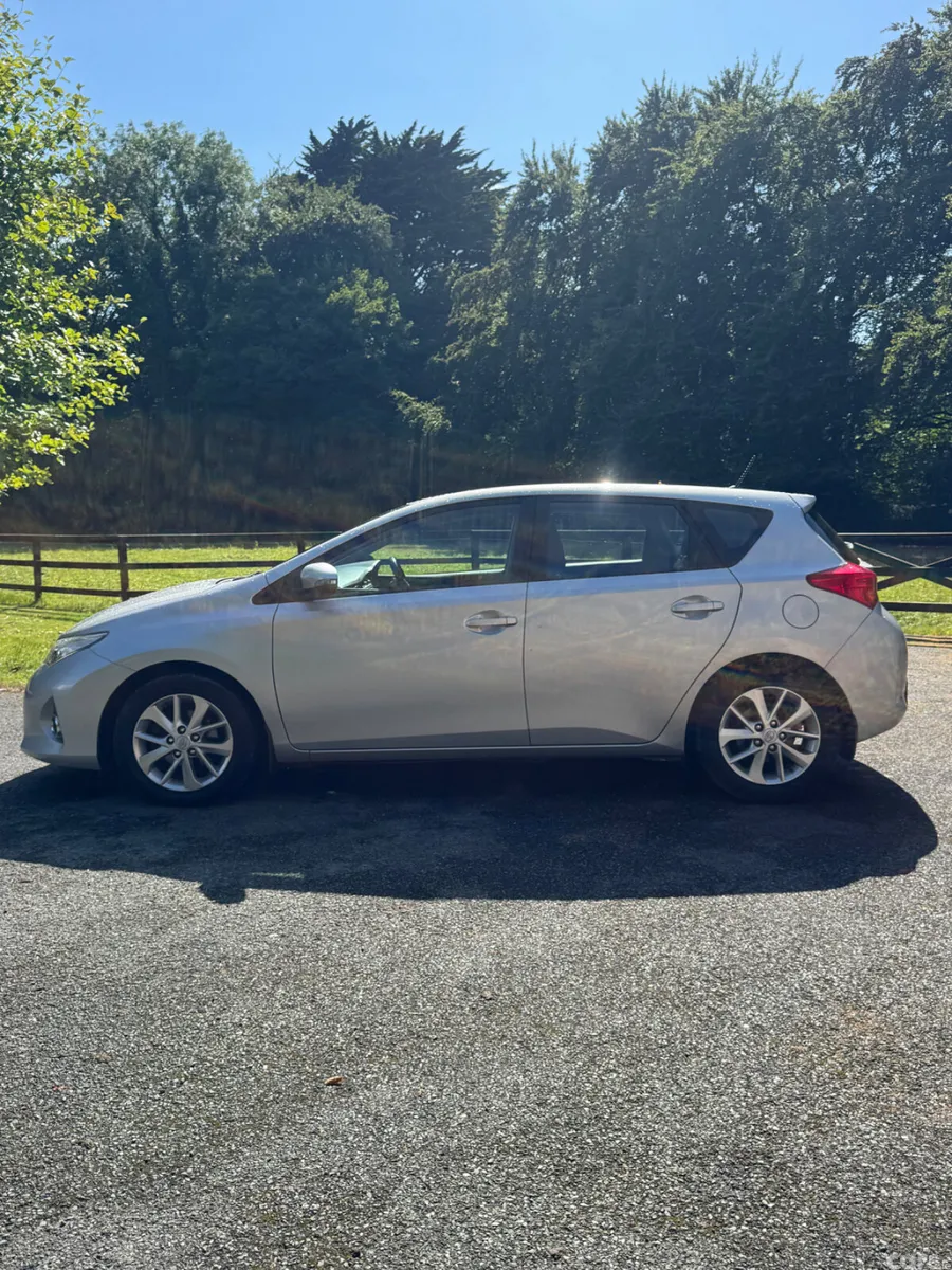 Toyota Auris Hatchback, Diesel, 2014, Silver