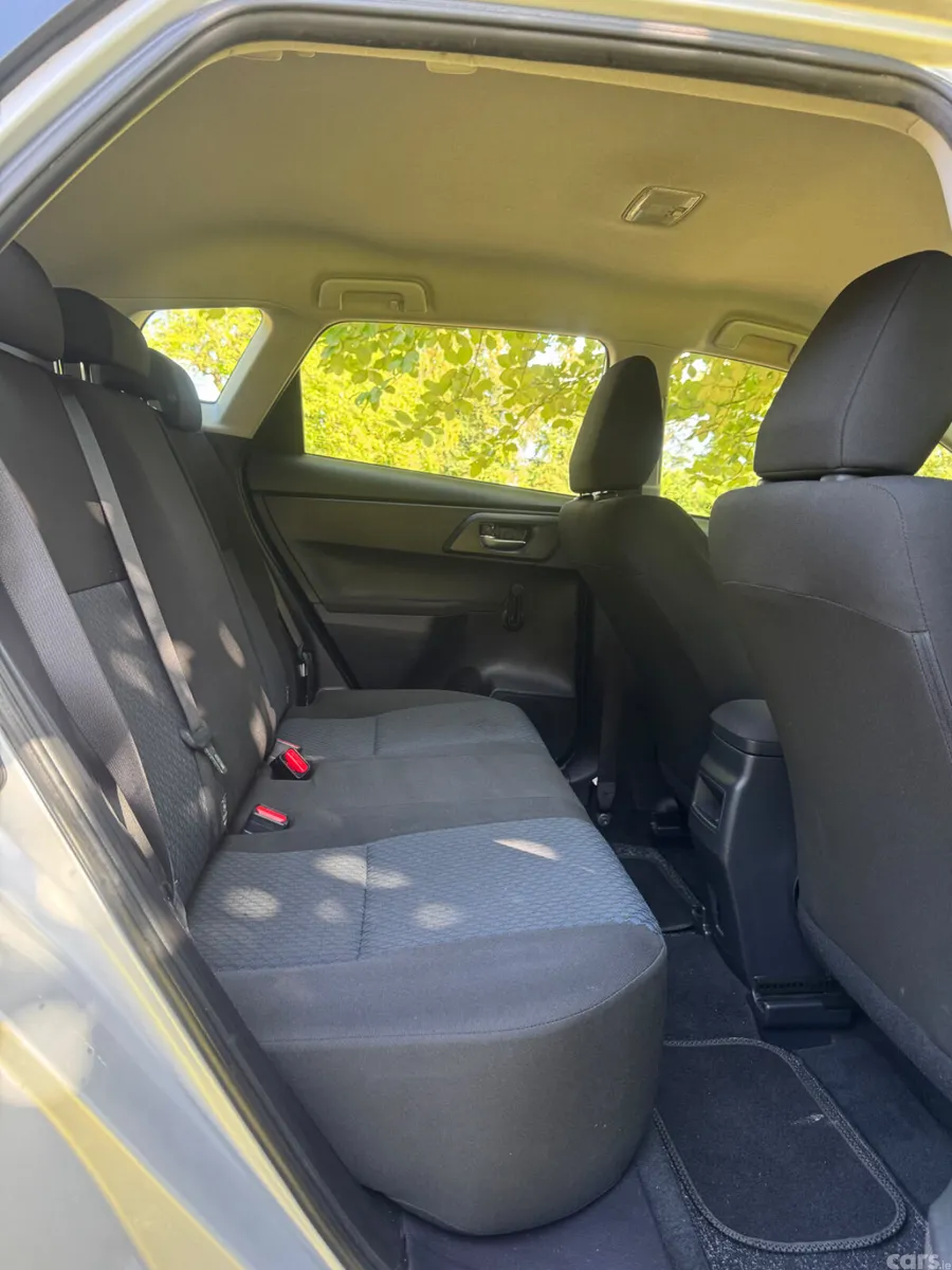 Toyota Auris Hatchback, Diesel, 2014, Silver