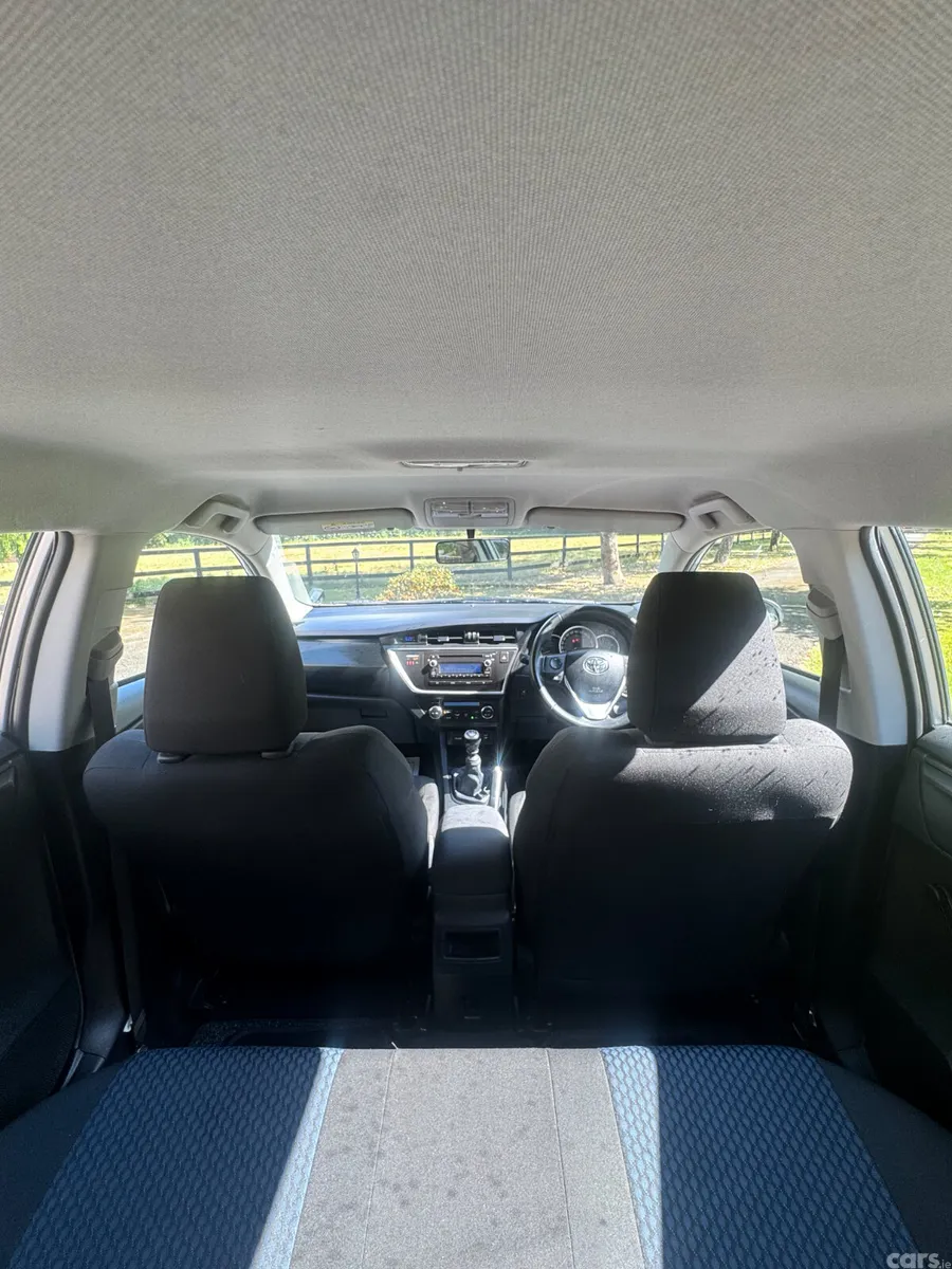 Toyota Auris Hatchback, Diesel, 2014, Silver