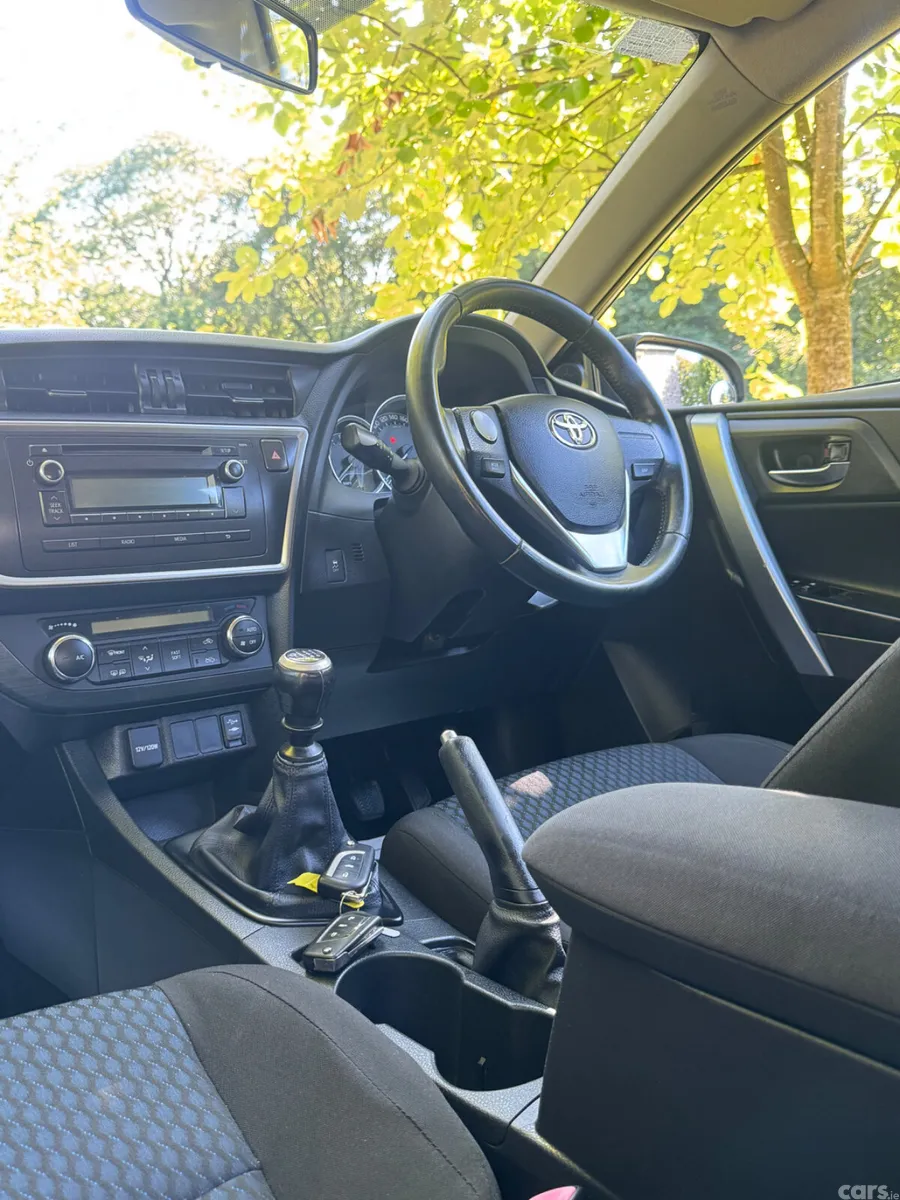 Toyota Auris Hatchback, Diesel, 2014, Silver