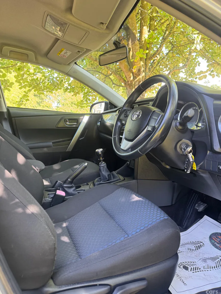 Toyota Auris Hatchback, Diesel, 2014, Silver