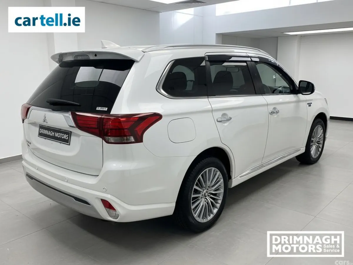 Mitsubishi Outlander SUV, Petrol Plug-in Hybrid, 2018, White