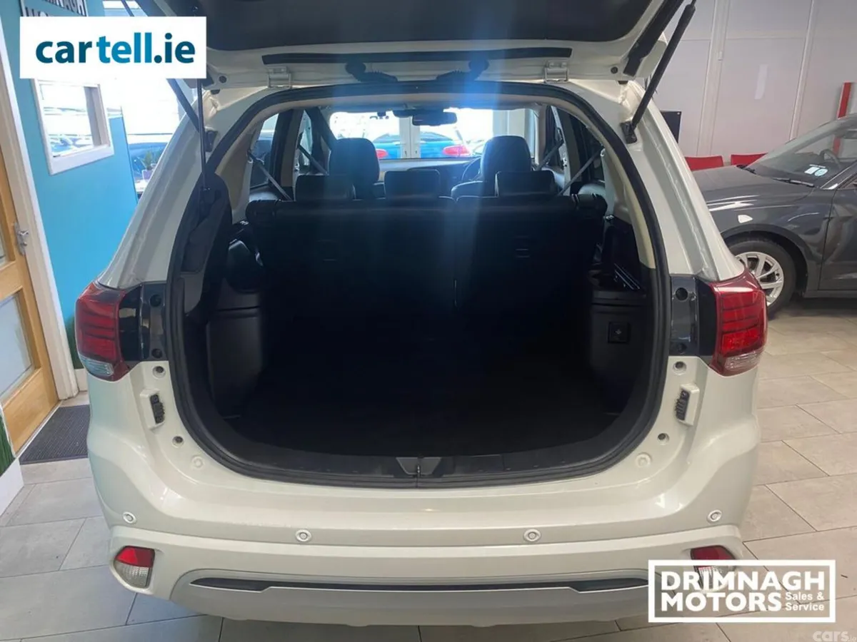 Mitsubishi Outlander SUV, Petrol Plug-in Hybrid, 2018, White