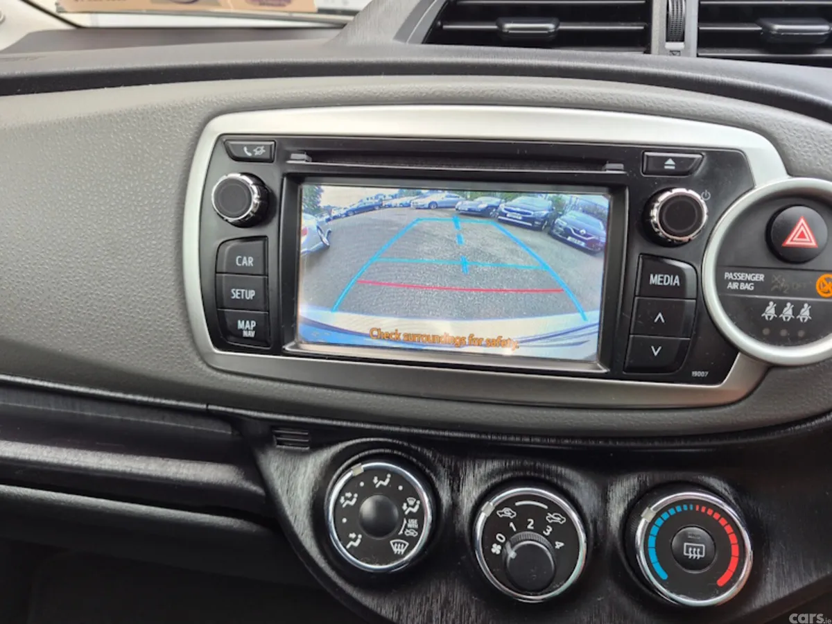 Toyota Yaris Hatchback, Petrol, 2014, Blue