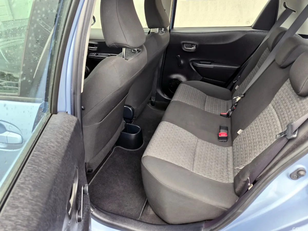 Toyota Yaris Hatchback, Petrol, 2014, Blue