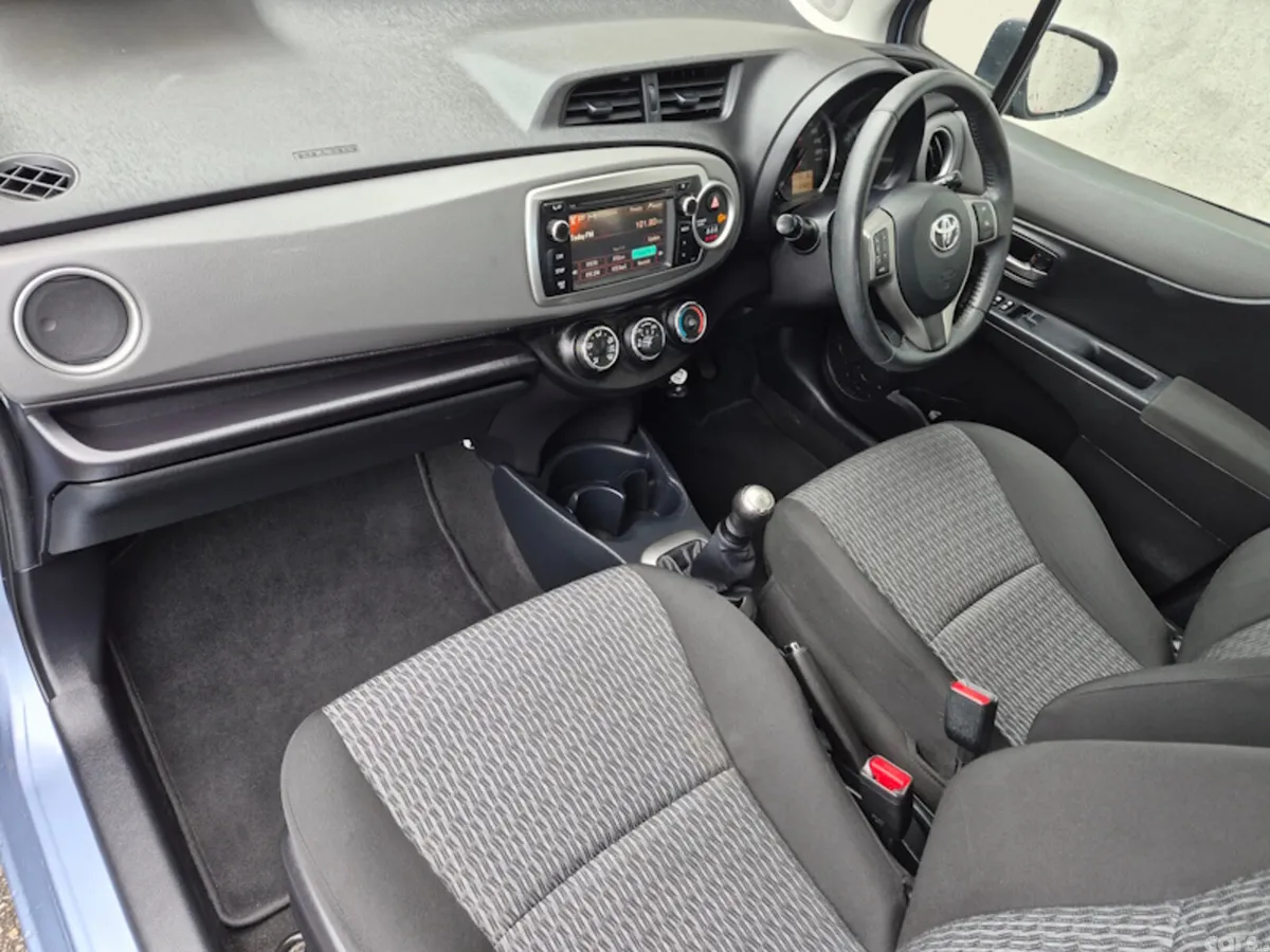 Toyota Yaris Hatchback, Petrol, 2014, Blue