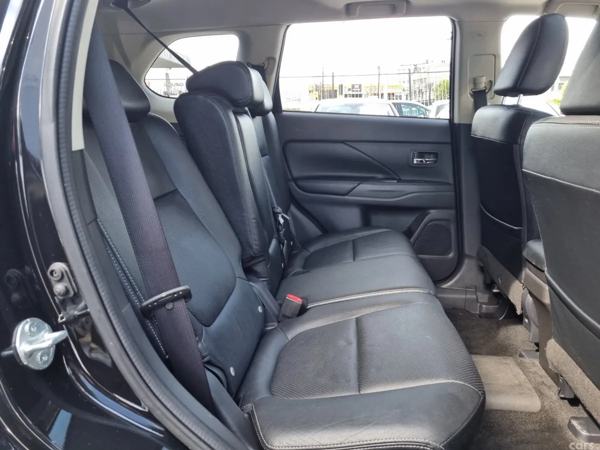 Mitsubishi Outlander SUV, Petrol Hybrid, 2014, Black