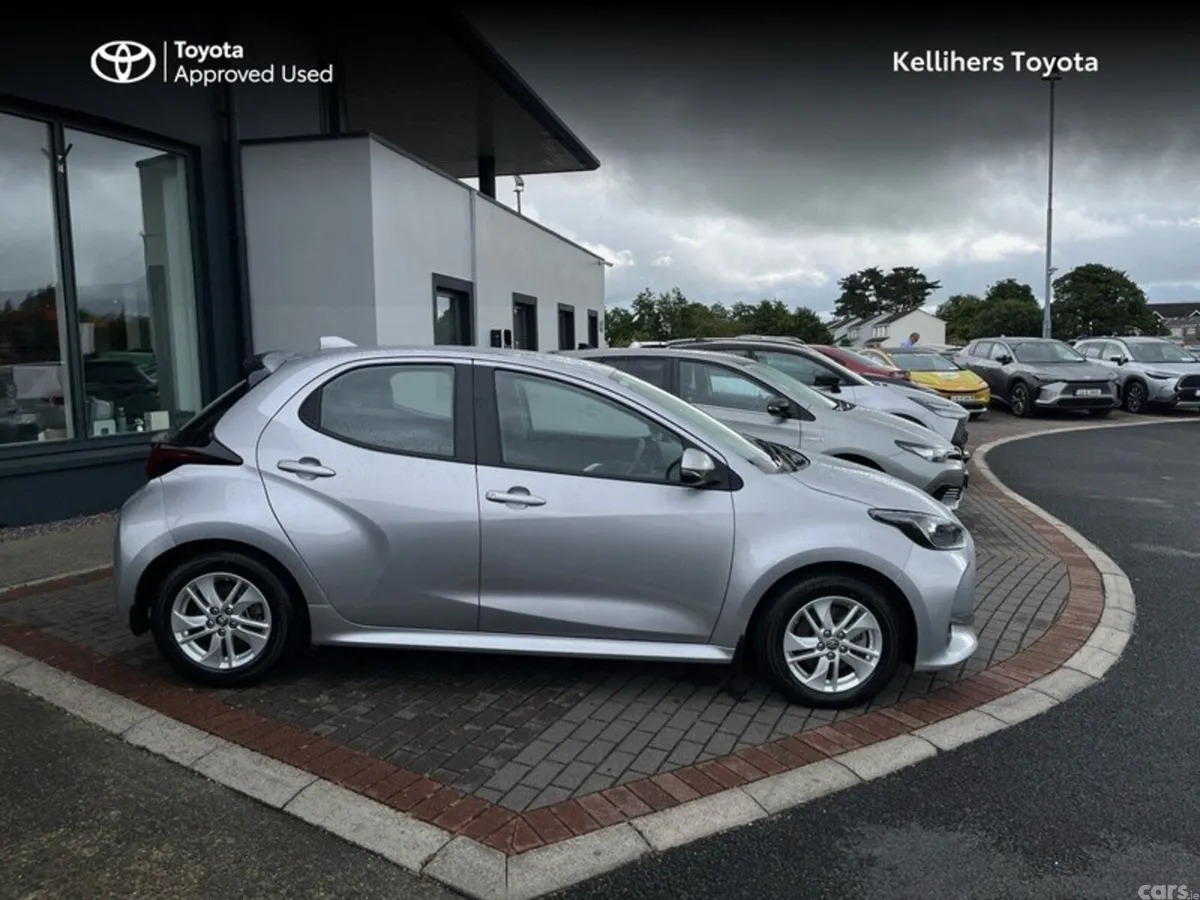 Toyota Yaris Hatchback, Petrol Hybrid, 2024, Silver