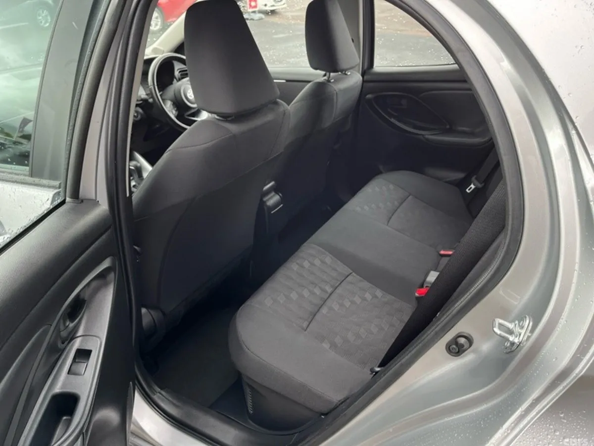 Toyota Yaris Hatchback, Petrol Hybrid, 2024, Silver