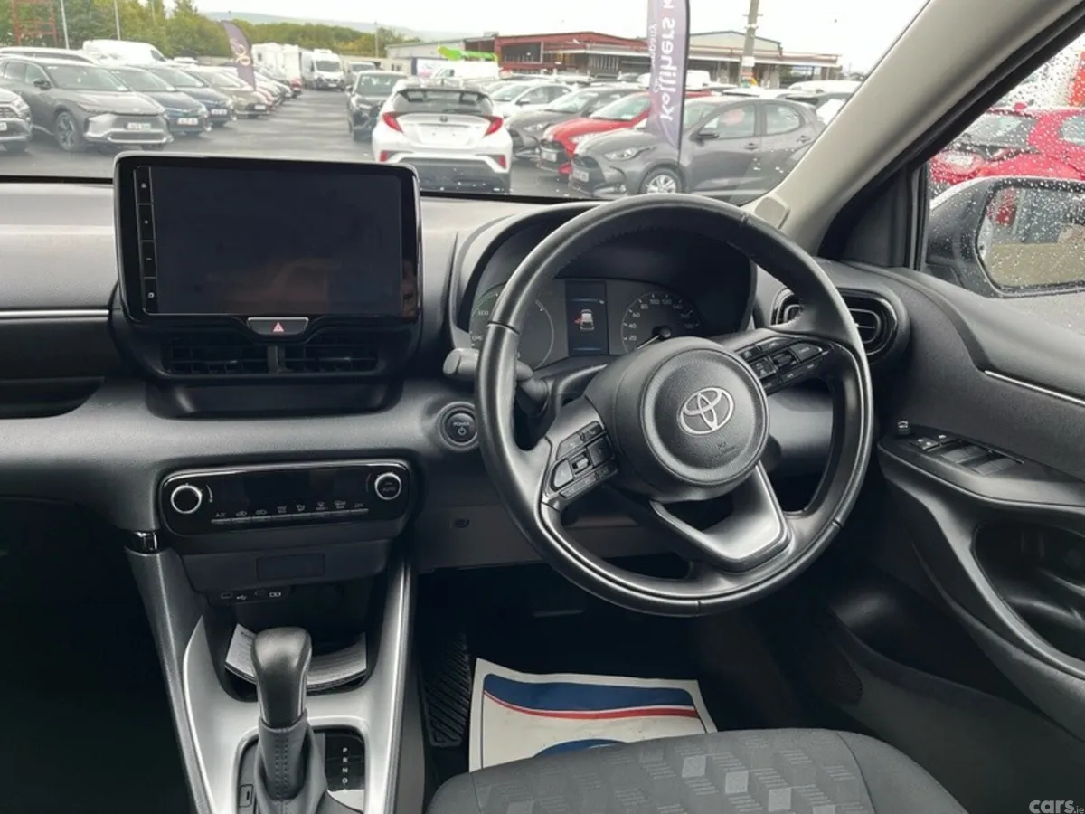 Toyota Yaris Hatchback, Petrol Hybrid, 2024, Silver