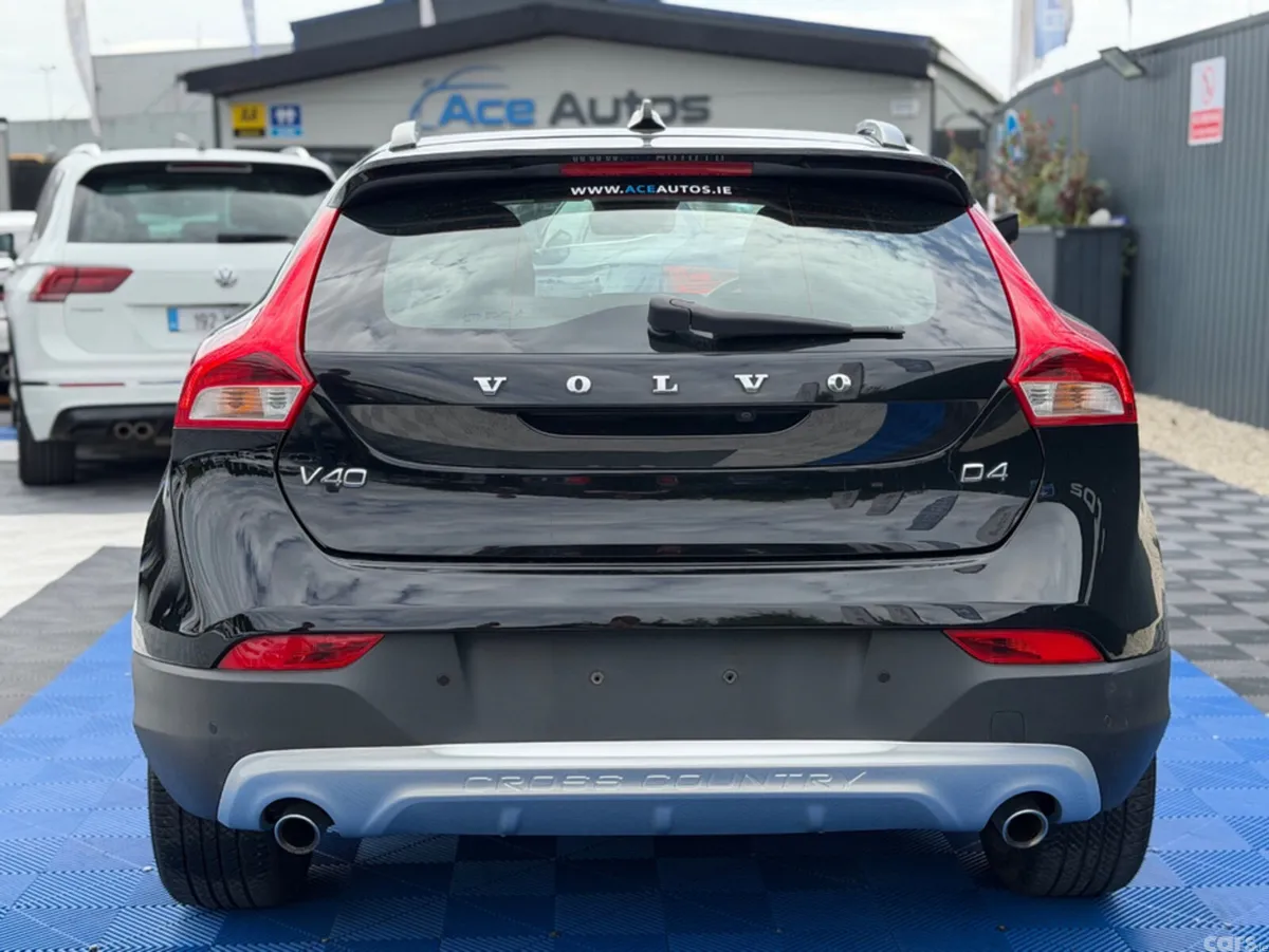 Volvo V40 Hatchback, Diesel, 2018, Black