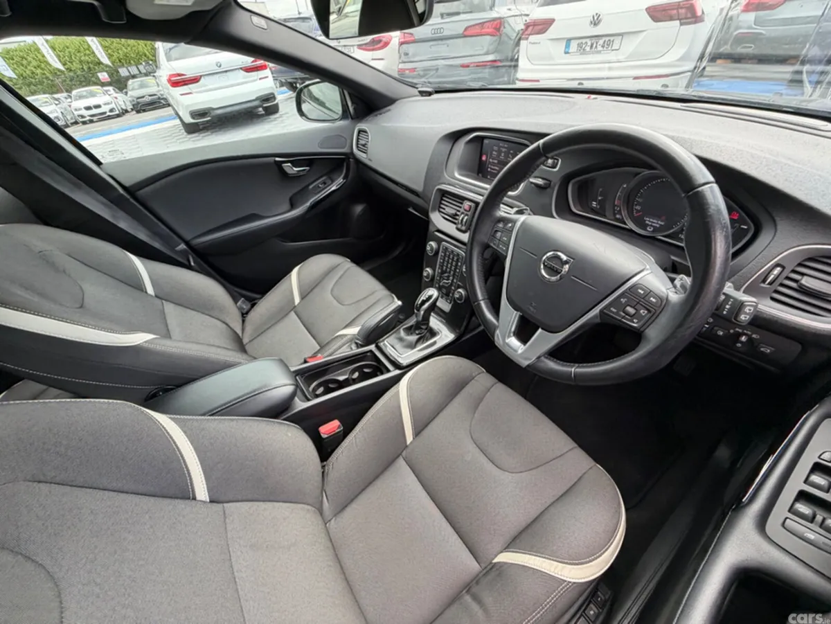 Volvo V40 Hatchback, Diesel, 2018, Black