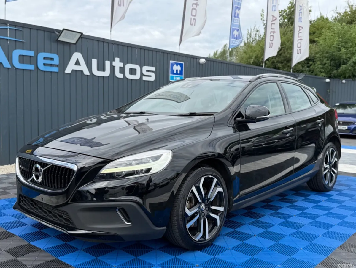 Volvo V40 Hatchback, Diesel, 2018, Black