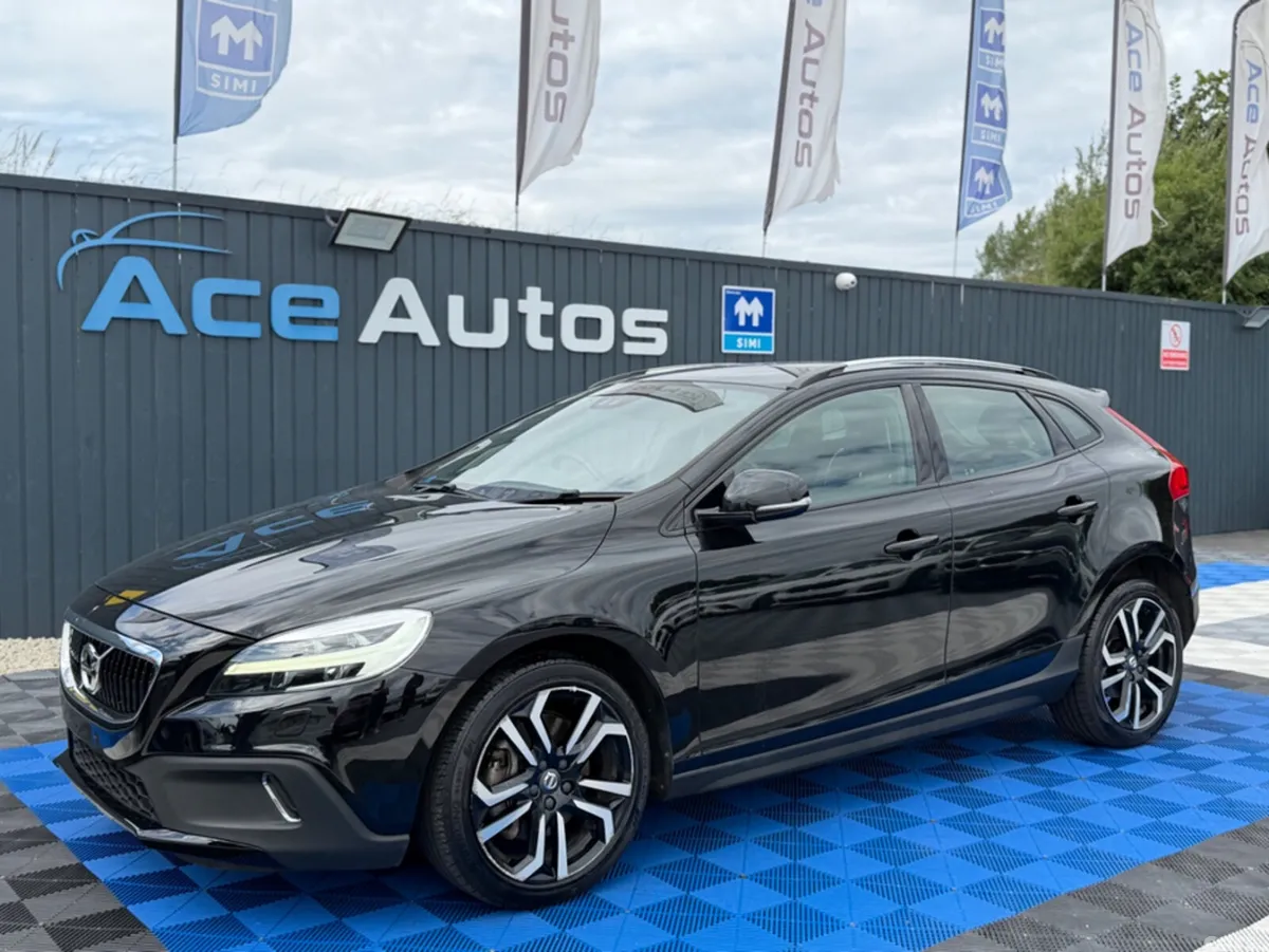 Volvo V40 Hatchback, Diesel, 2018, Black