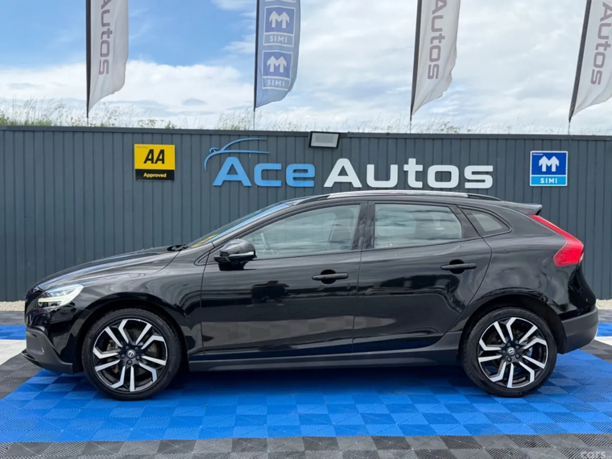 Volvo V40 Hatchback, Diesel, 2018, Black