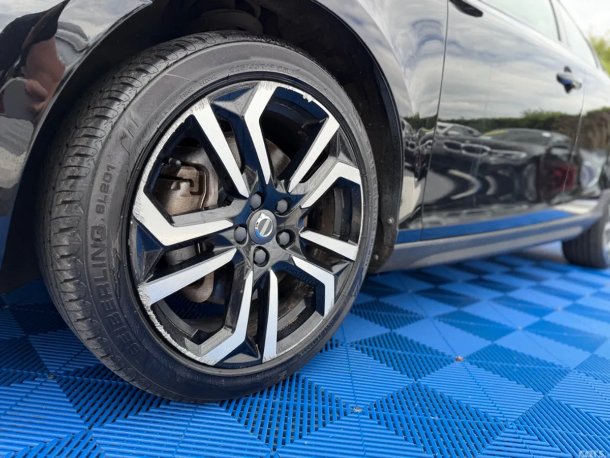 Volvo V40 Hatchback, Diesel, 2018, Black