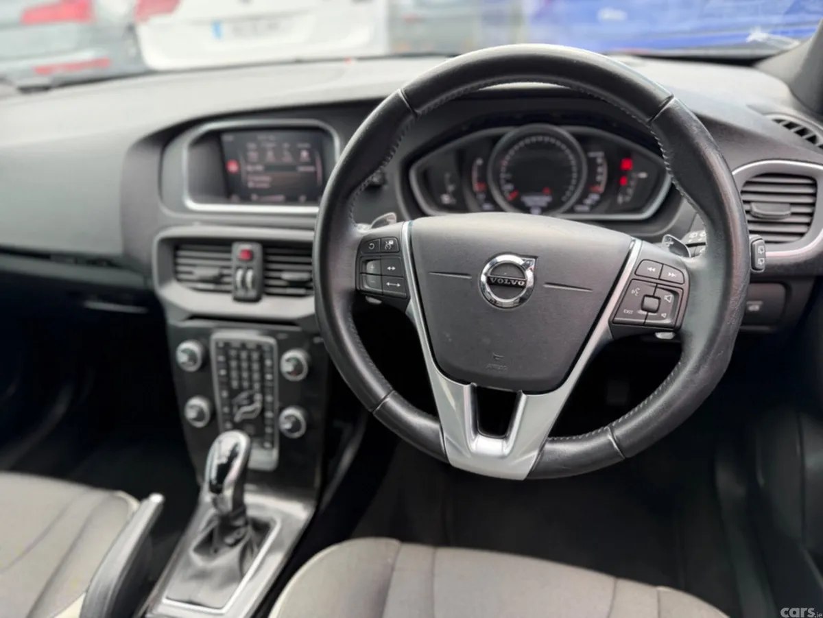 Volvo V40 Hatchback, Diesel, 2018, Black