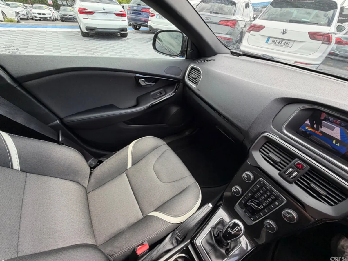 Volvo V40 Hatchback, Diesel, 2018, Black