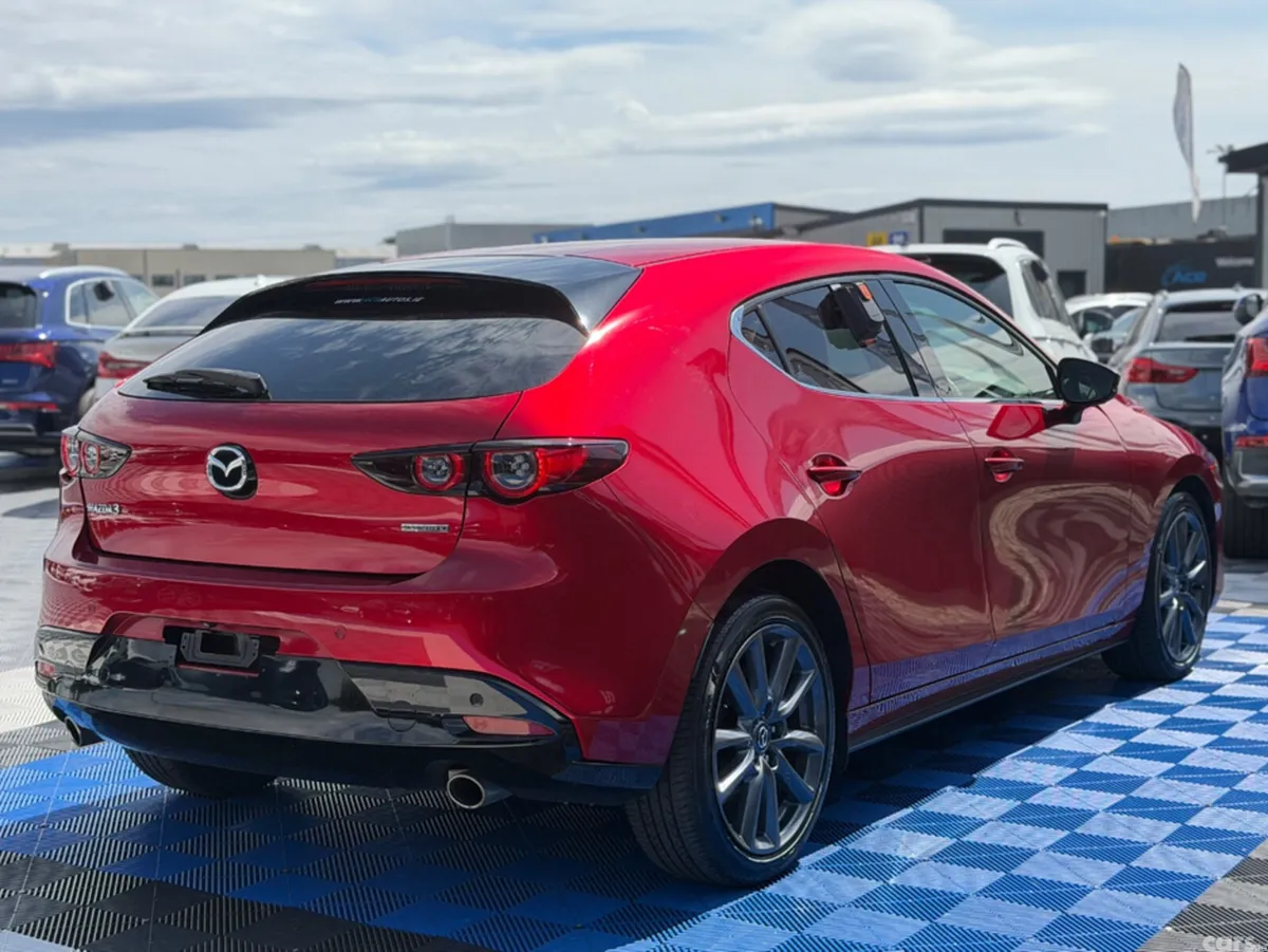 Mazda Mazda3 Hatchback, Diesel, 2021, Red