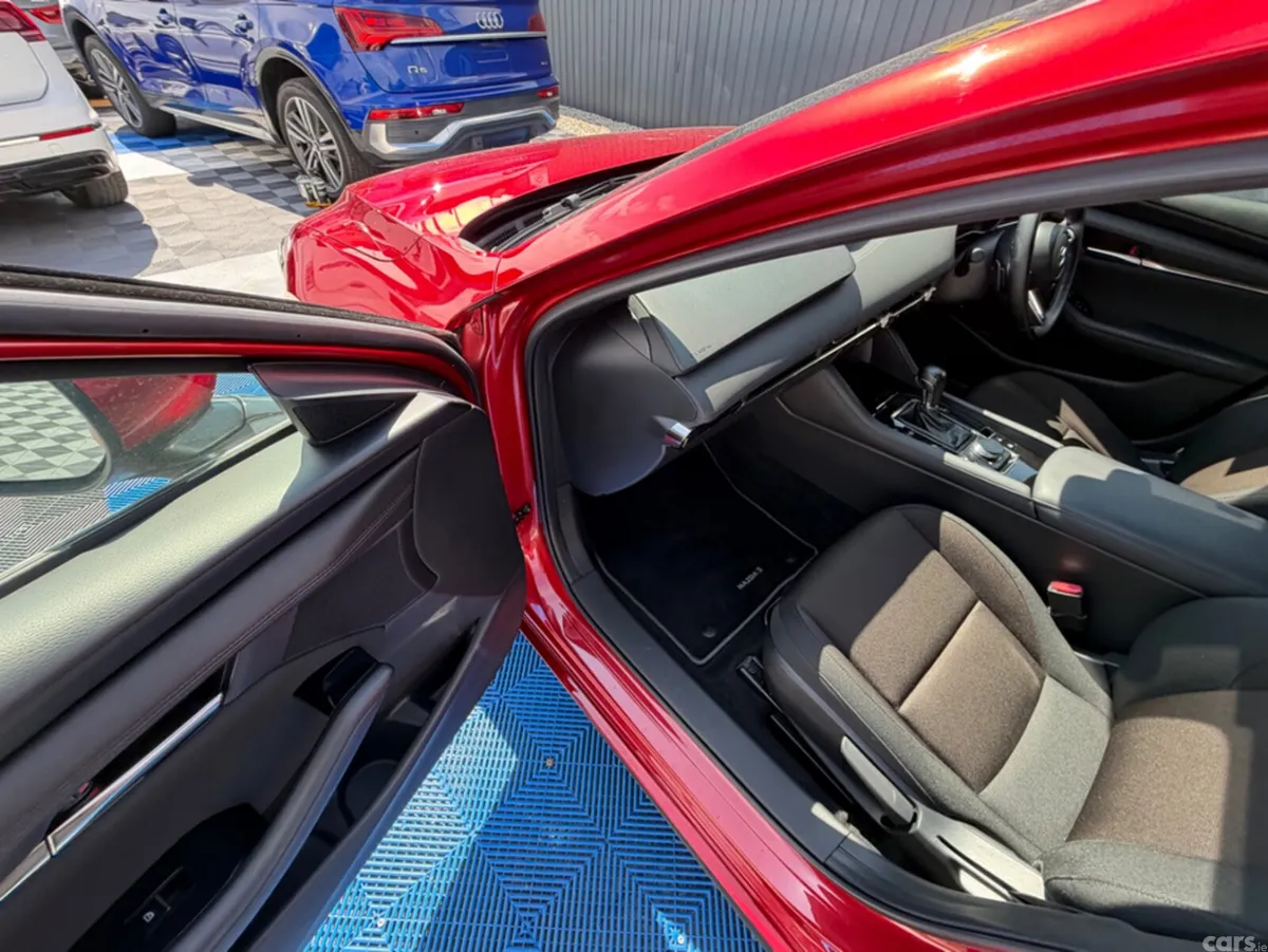 Mazda Mazda3 Hatchback, Diesel, 2021, Red