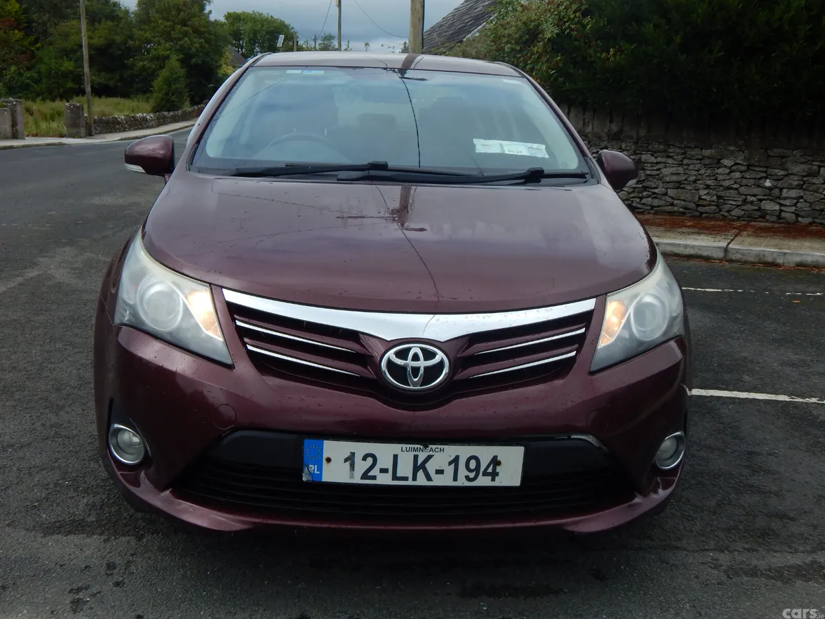 Toyota Avensis Saloon, Diesel, 2012, Red