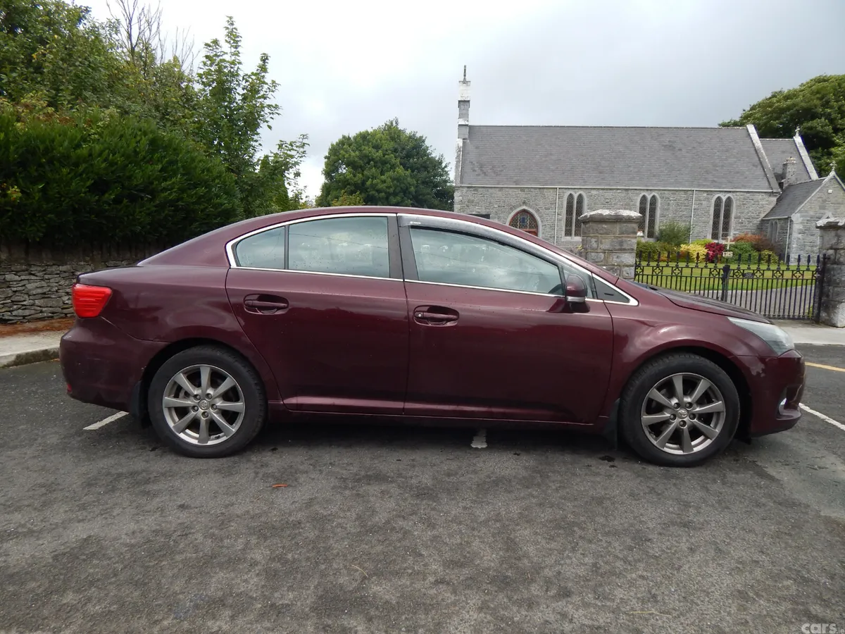 Toyota Avensis Saloon, Diesel, 2012, Red