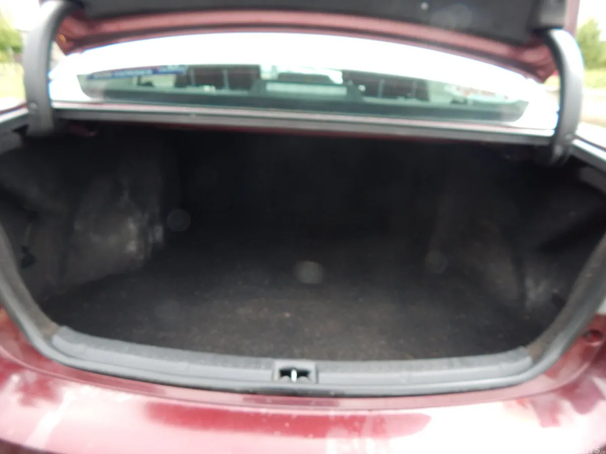 Toyota Avensis Saloon, Diesel, 2012, Red