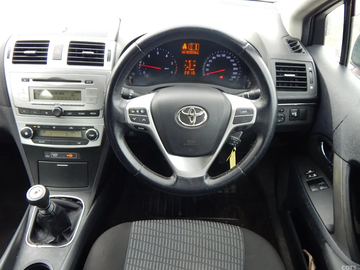 Toyota Avensis Saloon, Diesel, 2012, Red